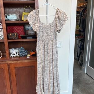 Chic Floral Maxi Dress in Cream